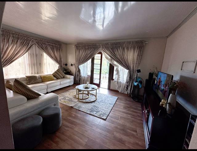 3 BEDROOM HOUSE FOR SALE IN HAYFIELDS